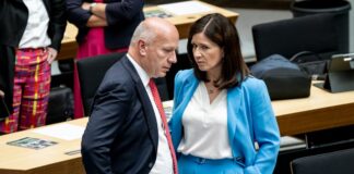 Senatorin spielte mit Wegner in Stromkrise Tennis Sie war seine Tennispartnerin: Wegner spricht in einer Sitzung des Abgeordnetenhauses mit Günther-Wünsch.