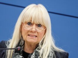 Innensenatorin Iris Spranger zieht für Berlin eine verhalten positive Bilanz der Silvesternacht.