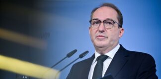Brandanschlag in Berlin: Eine Million für Hinweis auf Täter Bundesinnenminister Alexander Dobrindt (CSU) will die Bekämpfung des Linksextremismus stärken, auch personell.