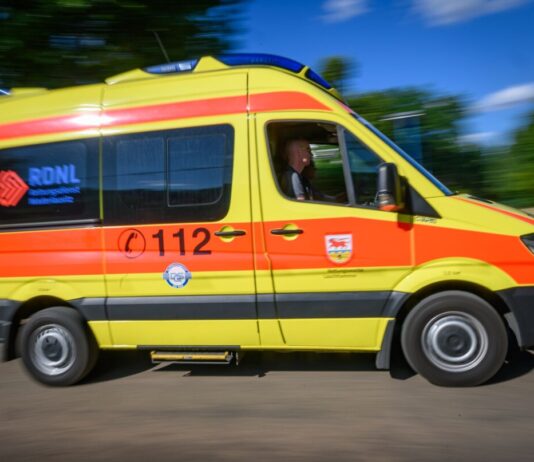 Fünf Menschen sind bei einem Brand in Cottbus in der Silvesternacht verletzt worden (Symbolbild).