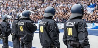 Hertha-Fans fordern personelle Konsequenzen bei Polizei Nach den Zusammenstößen beim Schalke-Spiel geht der Konflikt zwischen Fans und Polizei weiter. (Archivbild)