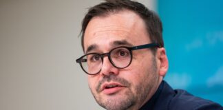 CDU will für neue Koalition auf alle Brandenburger zugehen Brandenburgs CDU-Fraktionschef Jan Redmann will mit einer möglichen SPD/CDU-Koalition Vertrauen bei Wählern zurückgewinnen (Archivbild).