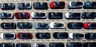 Tesla-Auslieferungen fallen – Musk sieht Zukunft woanders Die Tesla-Auslieferungen gingen im zweiten Jahr in Folge zurück. (Archivbild)