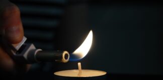 Stromausfall: Was tun? Wenn es nach einem Stromausfall dunkel wird, helfen Kerzen - aber beim Ausfall der Heizung wird es schwierig. (Symbolbild)