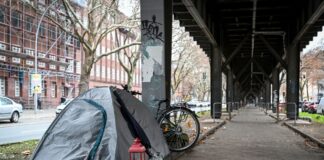 Obdachlosenlager brennt aus – Drei Männer knapp gerettet In Berlin übernachten auch im Winter viele obdachlose Menschen in Zelten. (Archivfoto)
