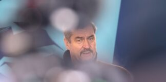 Söder: Bundesbehörden müssen nach Brandanschlag ermitteln Der Brandanschlag auf das Berliner Stromnetz beschäftigt auch die CSU in Bayern. Sie fordert harte Konsequenzen und Ermittlungen durch Bundesbehörden.