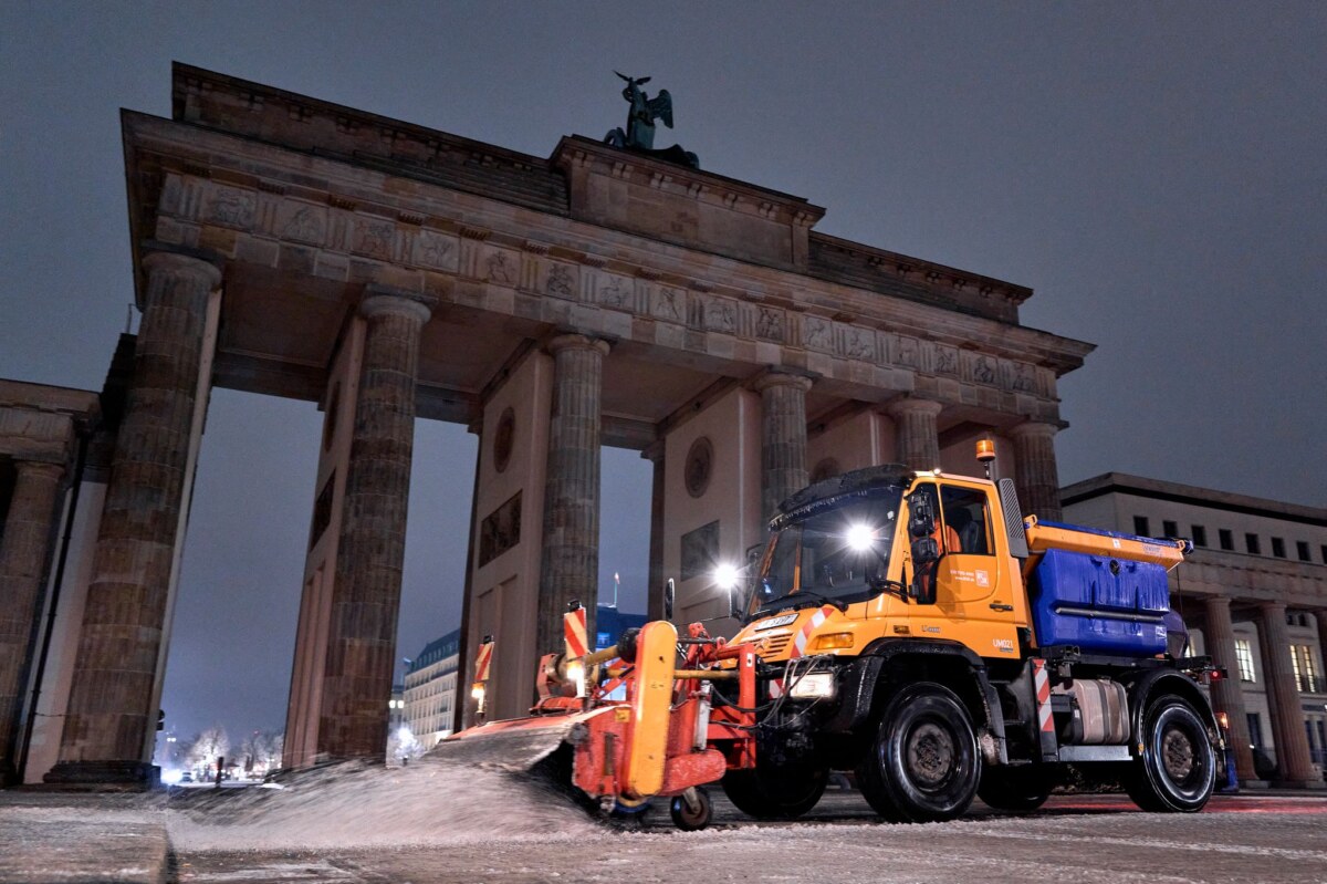 Winterwetter in Berlin Eis und Glätte haben den Berliner Verkehr an Morgen ins Chaos gestürzt.