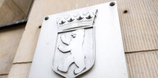 Gericht: AfD-Abgeordneter zu Unrecht ausgeschlossen Berlins oberstes Gericht hat den Ausschluss eines AfD-Abgeordneten von einer Sitzung im Abgeordnetenhaus für unrechtmäßig erklärt. (Symbolbild)