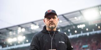 Union Berlin auf Südtour: Erst Augsburg, dann Stuttgart Union Berlins Trainer Steffen Baumgart bereitet sein Team auf das Spiel in Augsburg vor. (Archivbild)