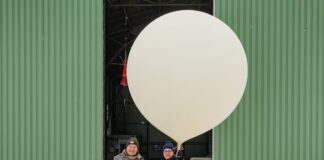 Grünen-Politikerin Lübcke startet Wetterballon in Lindenberg Der Wetterballon soll in über 30 Kilometern Höhe Wetterdaten sammeln.