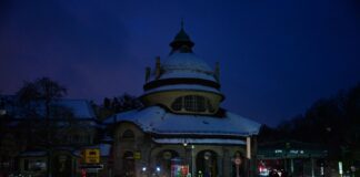 Stromausfall in Berlin: Bleiben am Montag die Schulen zu? Ohne Strom ist auch ein regulärer Betrieb an den Schulen im Berliner Südwesten nicht möglich. Einige von ihnen dürften mindestens am Montag zu bleiben.