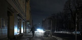 Polizei prüft nach Anschlag Hinweise aus Bevölkerung Polizei wertet Hinweise aus Bevölkerung aus.