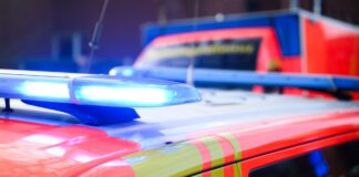 Auto gerät unter Lkw – Fahrer lebensbedrohlich verletzt In Berlin-Reinickendorf ist eine Person bei einem Unfall mit einem Lkw schwer verletzt worden. (Symbolbild)