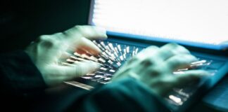 Konto abgeräumt – Bande erbeutet mehr als 100.000 Euro Durch einen Aktivierungscode zu einem Online-Konto hatten sich die Betrüger einen sechsstelligen Betrag überweisen können. (Symbolbild)