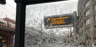 Experte regt automatische Methode für eisfreie Leitungen an Experte regt automatische Methode zur Enteisung von Stromleitungen der Trams an .