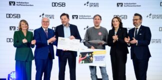 Turngemeinde Herford gewinnt «Großen Stern des Sports» Bundespräsident Frank-Walter Steinmeier (2.v.l.) ehrt den Sterne-Sieger Turngemeinde Herford.