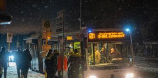 Nahverkehr in Berlin stabil Im Busverkehr könnte es am Freitag immer wieder zu Verspätungen kommen. (Symbolbild)