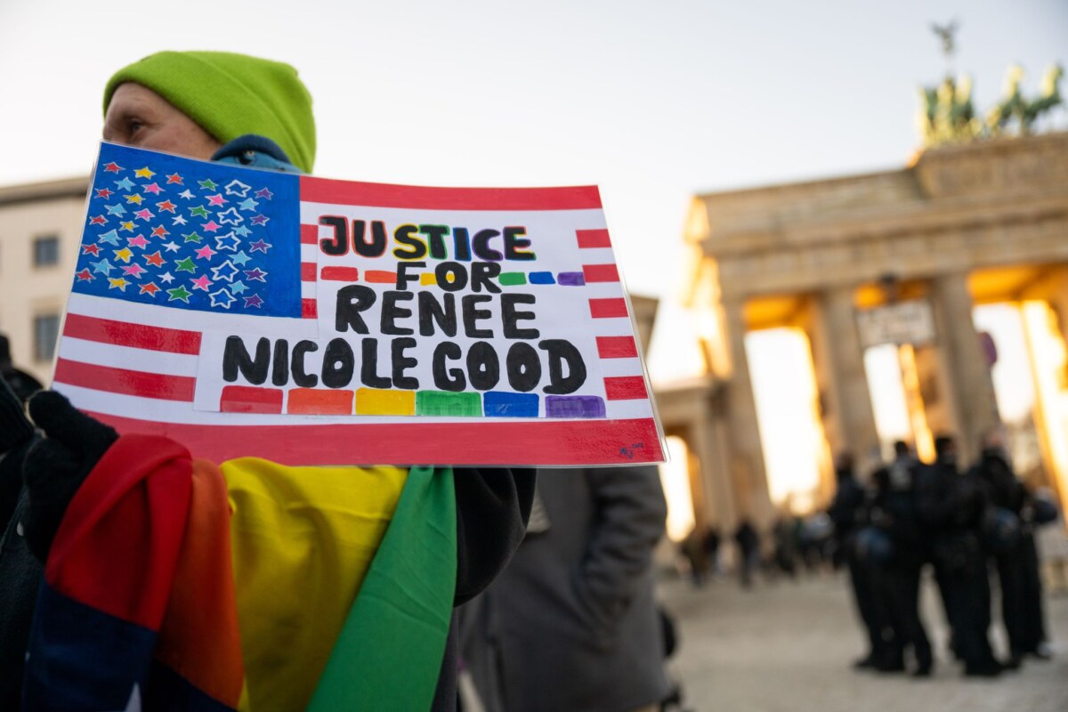 Mahnwache für erschossene US-Amerikanerin Mit einer Mahnwache in Berlin wird an Renee Nicole Good erinnert.