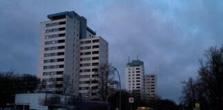 Betreiber: 50.000 Haushalte von Stromausfall betroffen Nach einem Stromausfall im Südwesten Berlins sind für Tausende Menschen die Lichter aus.