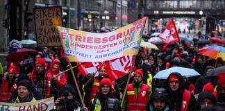 Beschäftigte des öffentlichen Dienstes in Berlin demonstrierten in der Innenstadt.