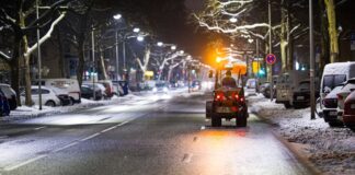 Von Hamburg bis Bayern: DWD warnt vor Glätte Am Morgen waren Räumfahrzeuge unterwegs.