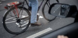 Unfälle mit Autotüren: Das Risiko in Großstädten bleibt hoch Die Gefahr durch Dooringunfälle wird in der Regel unterschätzt. (Archivfoto)