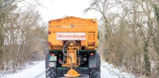 Reichlich Neuschnee, starker Wind und Glätte - für Freitag müssen sich die Winterdienste laut DWD auf viele Einsätze einstellen. (Archivbild)