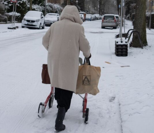 Feuerwehr: «Es ist mit einem längeren Ausfall zu rechnen» Der Stromausfall bei winterlichem Wetter im Berliner Süden könnte länger dauern.