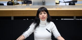 Linke-Spitzenkandidatin Elif Eralp warf dem Regierenden Bürgermeister Kai Wegner (CDU) Empathielosigkeit vor. 