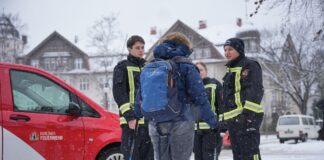 Stromausfall: Feuerwehr richtet drei Anlaufstellen ein Die Berliner Feuerwehr richtet beim Stromausfall drei erste Anlaufpunkte ein.