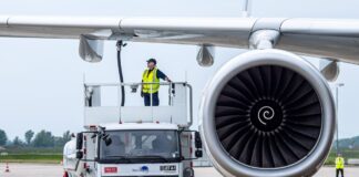 Projekt für synthetische Flugkraftstoffe in Schwedt geplant Nachhaltige Flugzeugkraftstoffe als Alternative zu fossilem Kerosin sollen in einigen Jahren aus einer neuen Produktionsanlage in Schwedt im Nordosten Brandenburgs kommen. (Archivbild)