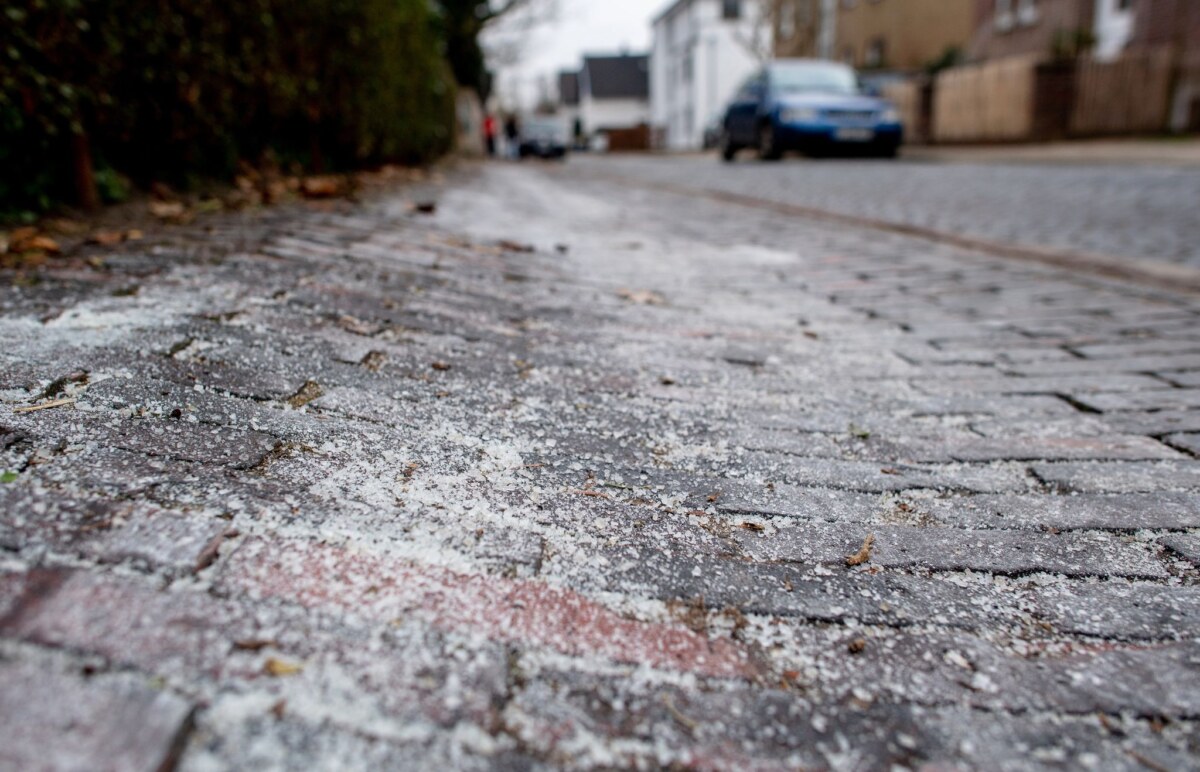Wetter in Niedersachsen - Blitzeis in Oldenburg Taumittel können derzeit auch nicht in Ausnahmesituationen auf Berliner Straßen verwendet werden.