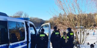 Einbruchgefahr: Polizei warnt vor Betreten der Eisflächen Die Berliner Polizei warnt vor dem Betreten der Eisflächen.