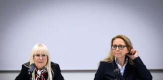 Polizei: Zu viele Bewerber mit schlechten Deutschkenntnissen Iris Spranger (links), Berliner Senatorin für Inneres und Sport, und Barbara Slowik Meisel, die Berliner Polizeipräsidentin. (Archivbild)