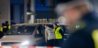 Festnahmen und Verletzte nach Schüssen in Tiergarten In einer Wohnung in der Wichmannstraße sind am Sonntagabend mehrere Menschen durch Schüsse verletzt worden.