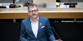 Grünen-Fraktionschef Werner Graf macht dem Regierenden Bürgermeister Kai Wegner (CDU) schwere Vorwürfe. 