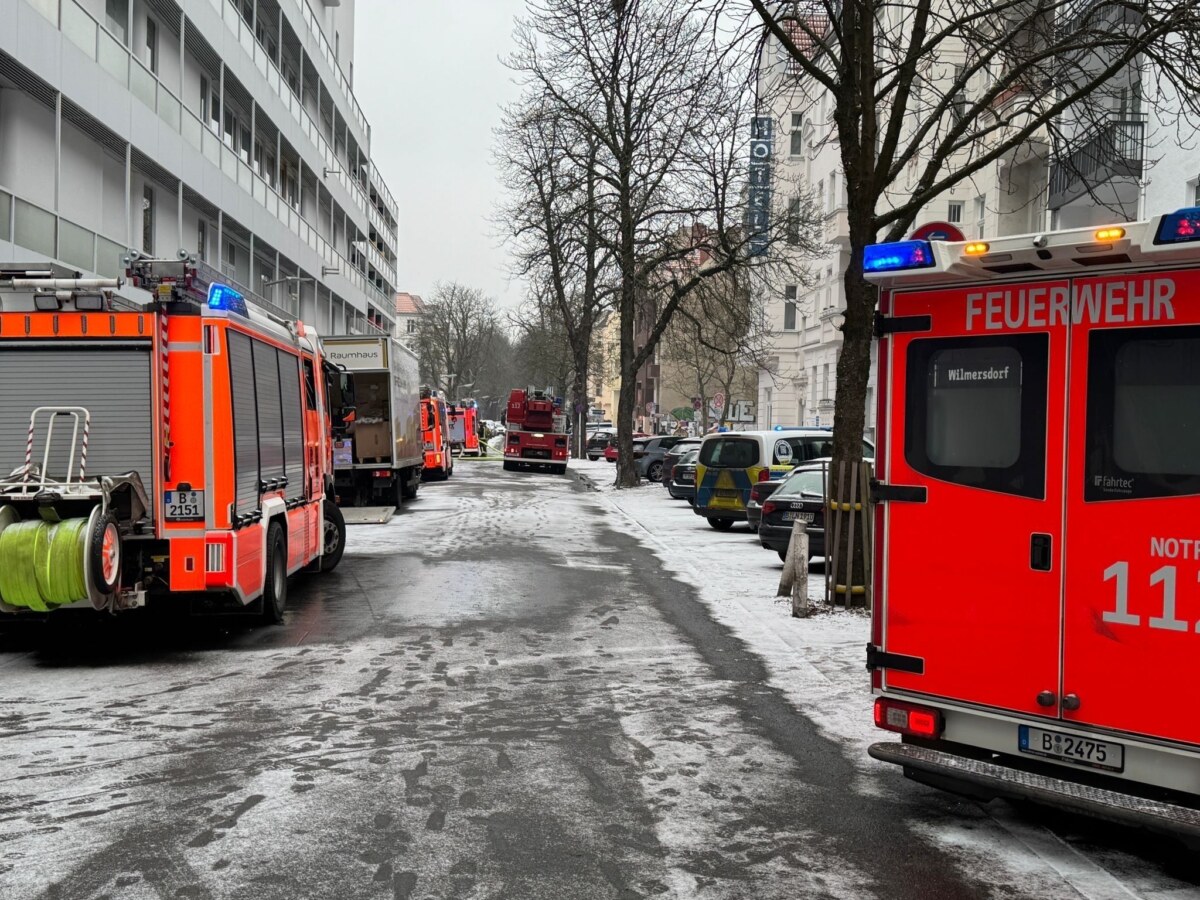 Einkaufszentrum geräumt wegen Feuerwehreinsatz Die Feuerwehr hat ein Einkaufszentrum wegen eines Brandes geräumt.