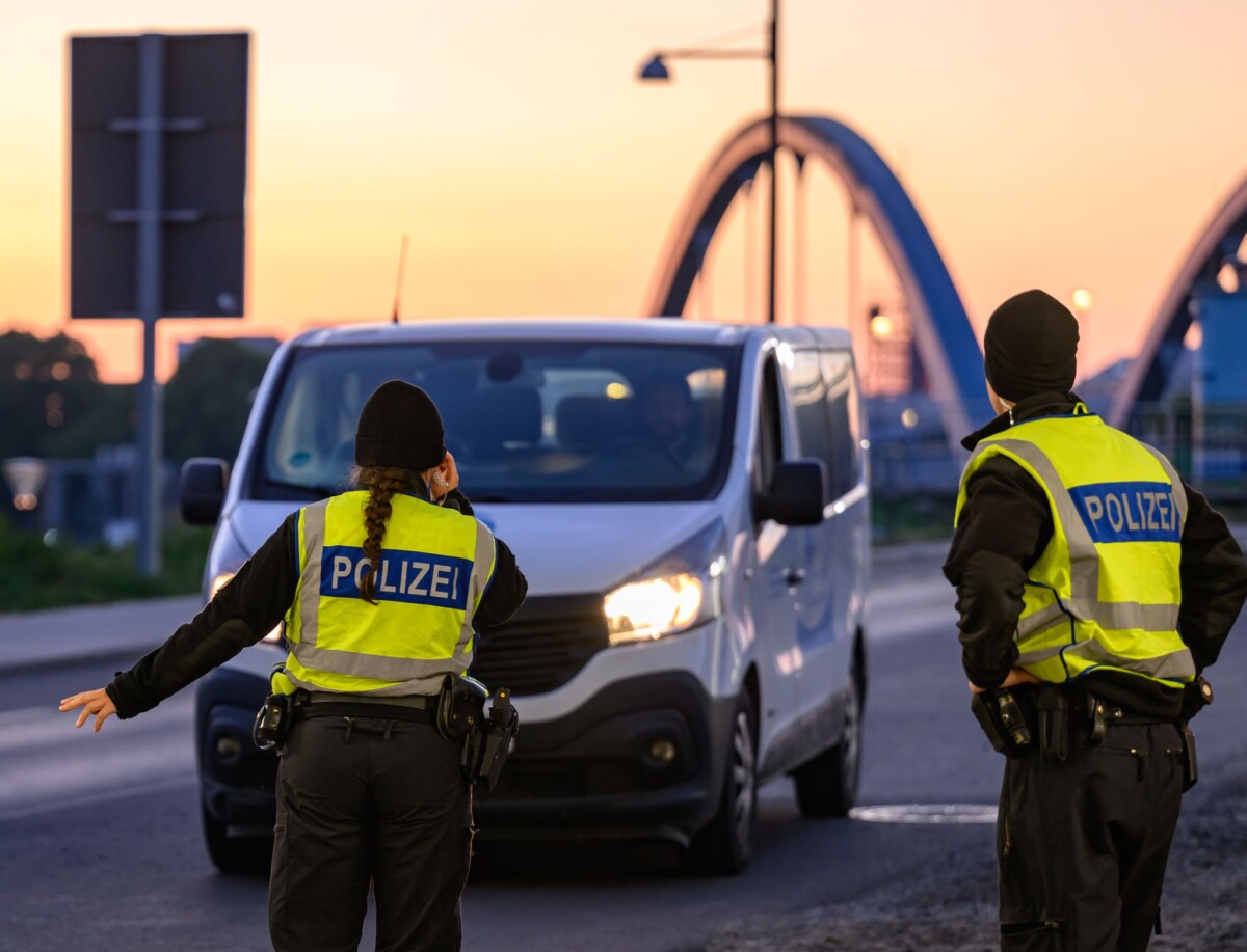 Grenzkontrollen Polen - Deutschland Die Zahl unerlaubter Einreisen nach Deutschland ist nach Angaben der Bundespolizei weiter zurückgegangen (Archivbild).