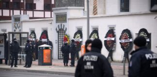 Polizeieinsatz bei Beerdigung im Berliner Clan-Milieu Die Beerdigung im Berliner Clan-Milieu wird von der Polizei mit einem größeren Aufgebot begleitet.