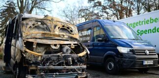 Zwei Kältebusse nach Brandanschlag «komplett Schrott» Ob die zwei mutmaßlichen Brandanschläge zusammenhängen ist noch unklar. (Archivbild)