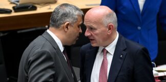 Koalitionspartner SPD geht auf Distanz zu Wegner SPD-Fraktionschef Raed Saleh und der Regierende Bürgermeister Kai Wegner (l, CDU) arbeiteten in der Koalition bisher gut zusammen. (Archivbild)