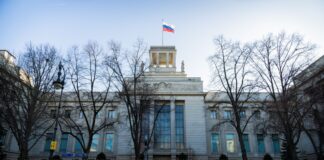 Deutschland weist russischen Diplomaten wegen Spionage aus Wadephul spricht von klaren Worten gegenüber dem Botschafter.