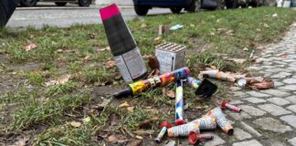 Mehrere Verletzte in Brandenburg – Polizei: Ruhiger Start In diesem Jahr gab es nach Einschätzung von Polizei und Krankenhäusern weniger Verletzte durch Böller und Raketen in Brandenburg.