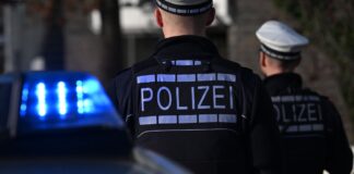 Erneut Kokstaxi gestoppt – zwei Polizisten verletzt Bei dem Einsatz wurden zwei Polizisten verletzt. (Symbolbild)