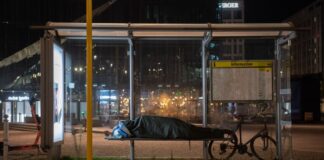 Kälte-Nächte: BVG will Bahnhöfe nicht als Bleibe öffnen Die BVG kündigten an, im Einzelfall Obdachlose nicht aus den Bahnhöfen zu verweisen. (Archivbild)