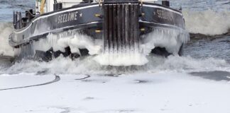 Eisbrecher sollen Brennstoff-Lieferungen sichern Der Eisbrecher «Seelöwe» ist derzeit auf der Unteren Havel-Wasserstraße und dem Teltowkanal unterwegs. (Archivbild)