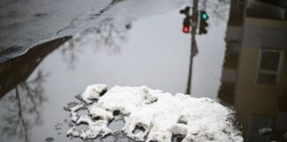 Noch immer Glätte in Berlin und Brandenburg möglich Die Temperaturen steigen laut DWD auf bis zu 7 Grad an. (Archivbild)