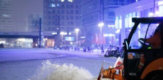 Trotz Glätte bisher keine schweren Unfälle Der Deutsche Wetterdienst warnt in Berlin und großen Teilen Brandenburgs vor hoher Glättegefahr durch gefrierenden Regen und Eis.