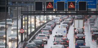 Staus in der Region dauerten 2025 deutlich länger Auf der A100 in Berlin wurden im vergangenen Jahr mehr als 10.200 Staustunden registriert. (Archivbild)