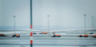 Blitzeis am BER: Flughafen stellt den Betrieb ein Der Flughafen BER hat den Betrieb wegen des Winterwetters eingestellt.